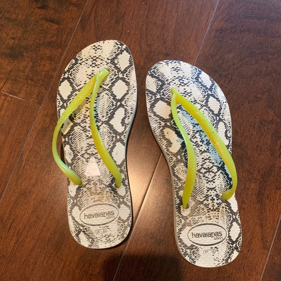 LIKE NEW Havaianas Size 35 - 36 - Picture 1 of 5